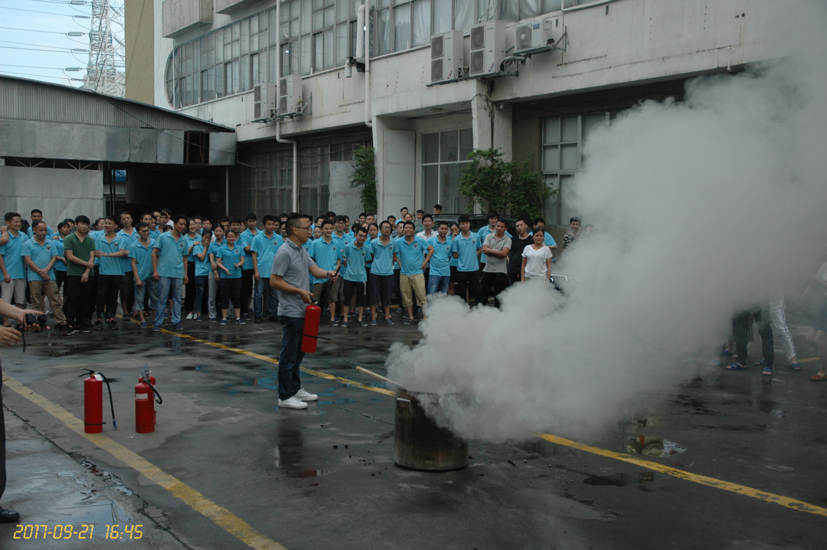 迎接十九大舉行安全消防培訓演練